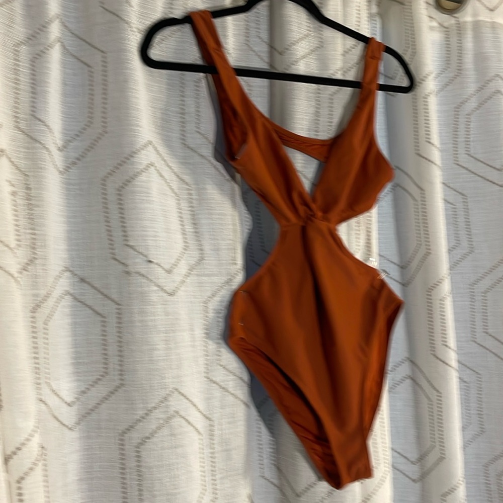 NWOT Women’s S 1pc Rust Bikini Bathing Suit NEVER WORN Excellent Condition Clean